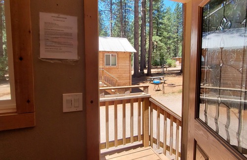 Shingletown Alquiler De RV | Camping Cabin C at Bigfoot Lodging Mt. Lassen