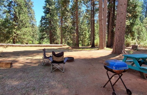Shingletown Alquiler De RV | Camping Cabin C at Bigfoot Lodging Mt. Lassen