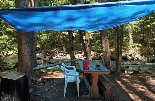 Crown Point Alquiler De RV | Camping Classic ADK style Creekside