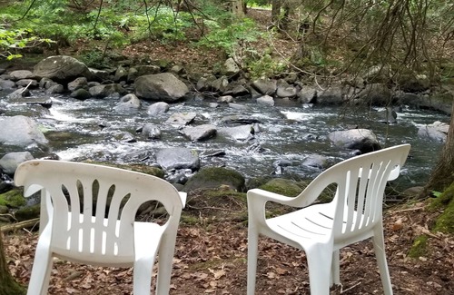 Crown Point Alquiler De RV | Camping Classic ADK style Creekside