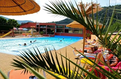 Saint-Rome-de-Tarn Villa | Camping de la Cascade **** - House-Chalet 45m2 - Comfortable - TV - Washing machine – Sunbeds - (July and August: Friday/Friday) 6 people