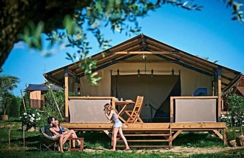 Grignan Alquiler De RV | Camping Flower Les Truffières * - Kenya Lodge Tent 3 Rooms 5 People