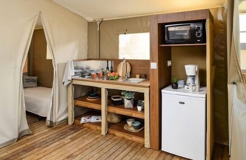 Neuveglise-sur-Truyere Casa | Camping Flower le Belvédère**** - Jungle Lodge Comfort Tent 3 rooms 4 people Without Sanitary