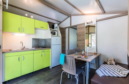 Saint-Cyprien Plage Chalet De Esquí | Camping Le Soleil de la Méditerranée ***** - Chalet Comfort 3 rooms 4 adults + 2 children with air conditioning - TV