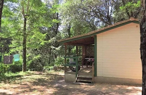 Cendras Chalet De Esquí | Camping Sunêlia La Clémentine **** - Chalet Confort 20m² - 1 chambre - Terrasse couverte 10m² 5 personnes