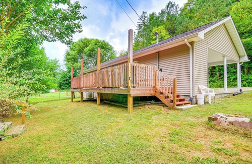Campton Cabaña | Campton Cottage w/ Hot Tub, Near Hiking + Climbing