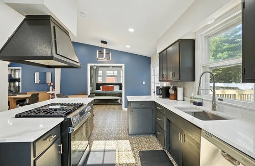 Valparaiso Casa | Campus To Dunes Escape | 2 King Beds | Game Area + Fire Pit + Deck Lounge
