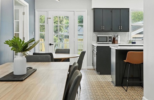 Valparaiso Casa | Campus To Dunes Escape | 2 King Beds | Game Area + Fire Pit + Deck Lounge