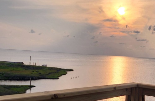 Frisco Casa | Canal front home with gorgeous sound views. 3 bedroom 2.5 bathrooms.