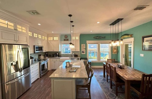 Port Isabel Casa | Canal Front Retreat w/Boat Dock & Coastal Views