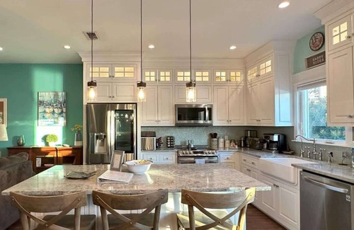 Port Isabel Casa | Canal Front Retreat w/Boat Dock & Coastal Views