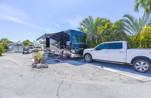Cutthroat Harbor Estates Alquiler De RV | Canal Front RV Lot 447 Venture Out, Oversized RV Lot with 60ft of Dockage!