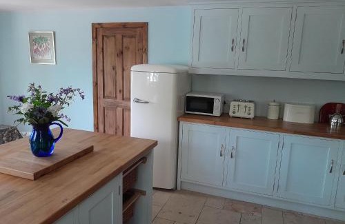 Tunstall Casa | Canal-side 5-Bed Cottage - Sleeps 10 Pet Friendly