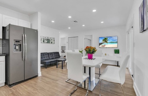 Kendale Lakes Villa | Lovely Canal Side Retreat: Pool, Patio & Firepit