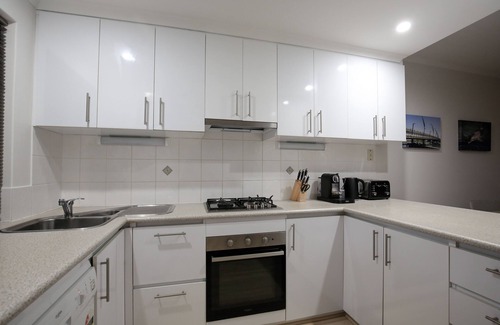 Halls Head Casa | Canal Vista - waterfront, dolphins, swans and sun in Halls Head, Mandurah