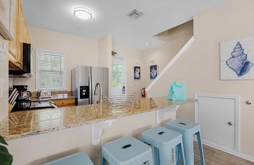 Marathon Casa | Canalside 2BR/1.5BA Bungalow Villa 7023 with Jetted Spa Pool: Village at Hawks Cay Villas