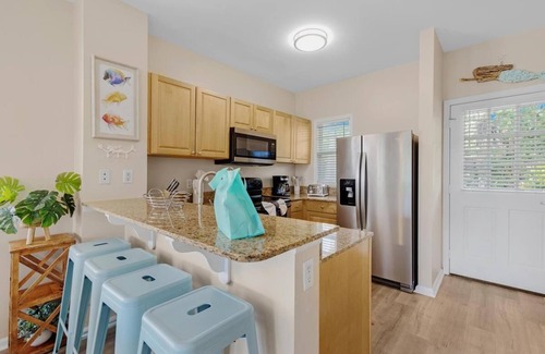 Marathon Casa | Canalside 2BR/1.5BA Bungalow Villa 7023 with Jetted Spa Pool: Village at Hawks Cay Villas