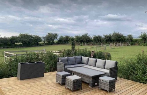 Himley Cabaña | Canalside Lock House