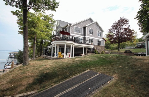 Rushville Casa | Canandaigua Lake | Beach | Hot Tub | Sleeps 28 | Dock