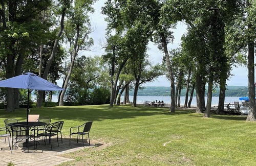 Canandaigua Casa | CANANDAIGUA LAKE WATERFRONT VACATION RENTAL COTTAGE.