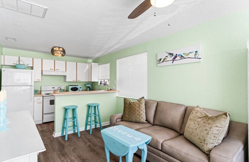 Indian Shores Cabaña | Canary Beach Cottage - steps to the sand!