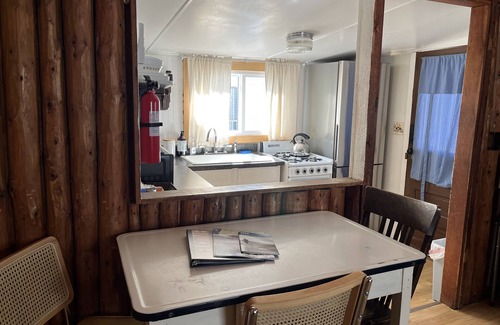Ludington Cabaña | Canary Cottage: Lakeside, Boat Slip, Beach, Family Friendly