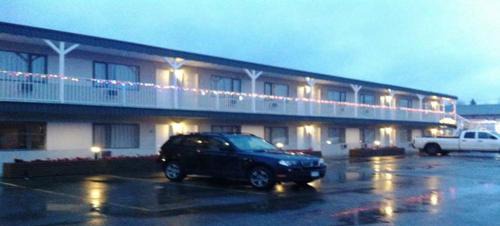 Quesnel Hotel | Canavan INN