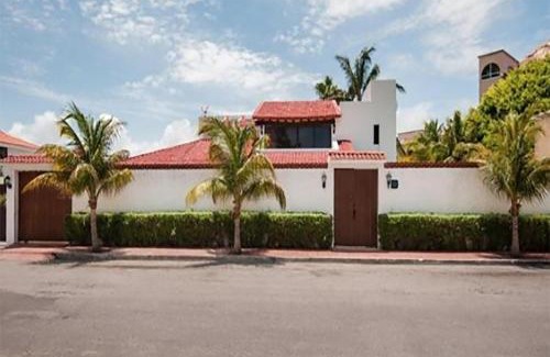 Jimenez Villa | Cancún Villa Marina Blanca