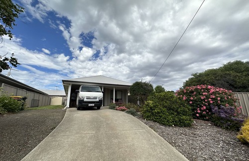 Kingscote Casa | CandE on Wheelton-Centrally Located Holiday Getaway Home in Kingscote!