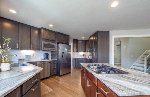 Danbury Casa | Candlewood Lake -Family Getaway, Lakefront 3775 sqft Home