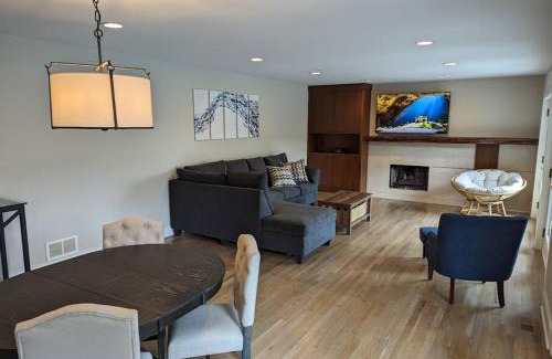 Danbury Casa | Candlewood Lake -Family Getaway, Lakefront 3775 sqft Home