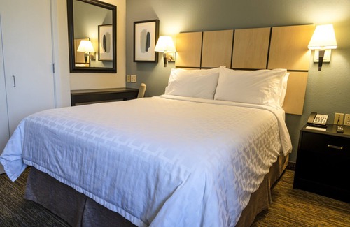 Lansing Hotel | Candlewood Suites East Lansing by IHG
