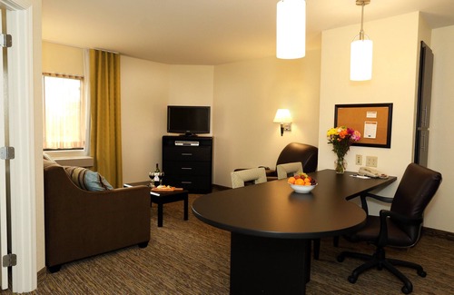 Lansing Hotel | Candlewood Suites East Lansing by IHG