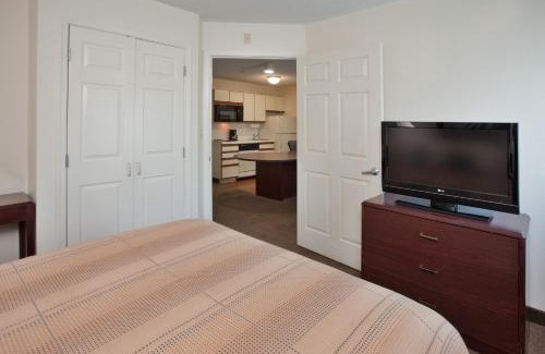 Hopewell Hotel | Candlewood Suites Hopewell - Fort Lee by IHG