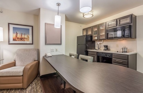 Lincoln Hotel | Candlewood Suites Lincoln by IHG