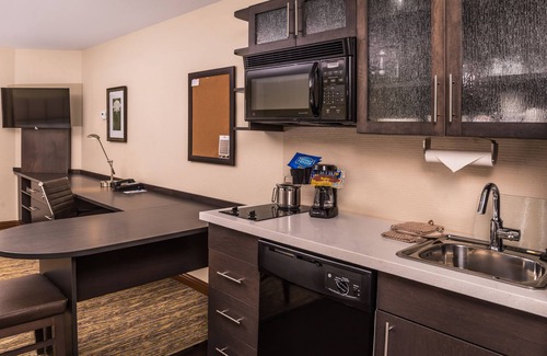 Topeka Hotel | Candlewood Suites Topeka West by IHG