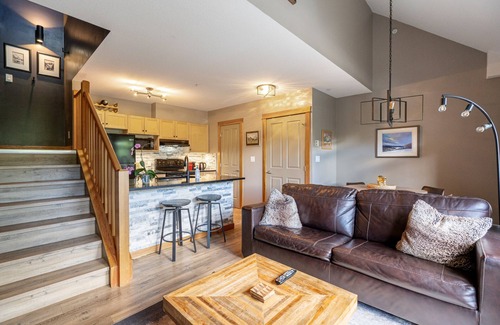 Cougar Creek Complejo | Canmore Penthouse Loft / año Piscina salada climatizada de agua salada