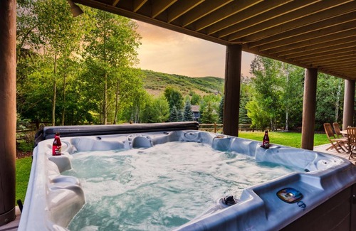 Deer Valley Casa | Canopy by AvantStay 8 BR Cabin w Hot Tub Movie Theatre Sauna