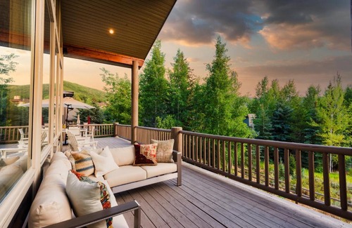 Deer Valley Casa | Canopy by AvantStay 8 BR Cabin w Hot Tub Movie Theatre Sauna
