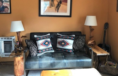 Tyrone Apartamento | Canta a mi Alma (Canta a mi alma) con el Bosque Nacional Gila al frente / atrás