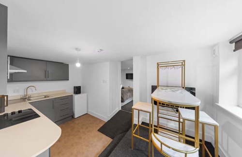 Canterbury Cabina | Canterbury Castle Lodge - 8 Bedroom Retreat