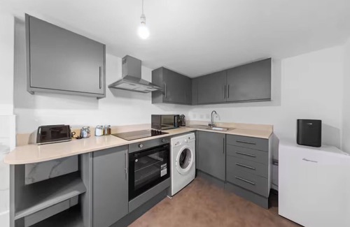 Canterbury Cabina | Canterbury Castle Lodge - 8 Bedroom Retreat