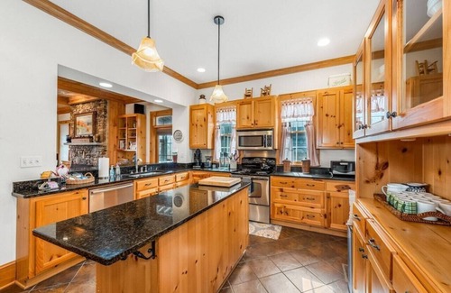 Mentone Cabaña | Canyon Hideaway Cottage - Secluded 2 Acres! Swing Bed & FP on Screened Porch