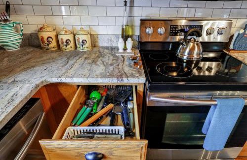 Canyon Lake Casa | Canyon Lake Haven Cabin Hot Tub Yard Bbq Fire Pit