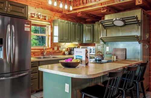 Jasper Cabina | Canyon's Edge Family Cabin- best scenic canyon views, hot tub & fire pit!