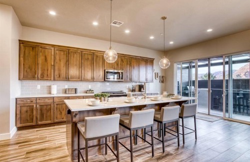 Ivins Casa | Canyon View Oasis - With Stunning Canyon Views from Private Pool and Balcony!