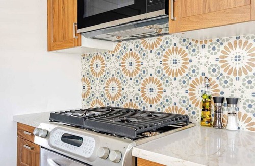 Hillcrest Cabaña | Canyon Views w/Outdoor Seating & Parking