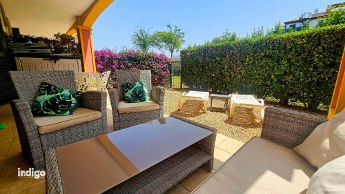 Costa Esuri Apartamento | (CAP001) Con jardín y acceso a la piscina.