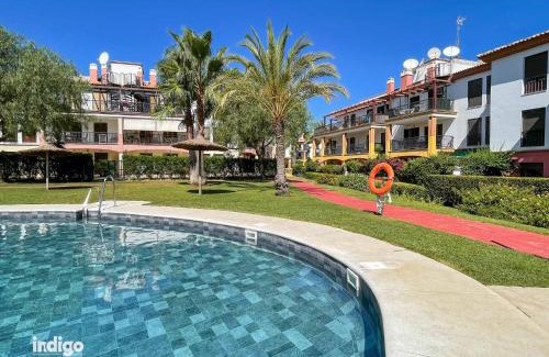 Costa Esuri Apartamento | (CAP001) Con jardín y acceso a la piscina.