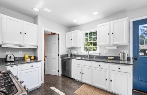 Yarmouth Port Casa | Cape Cod Haven: Cozy Home Near Gray's Beach